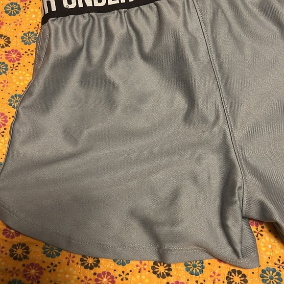Under Armour Shorts size youth medium - Picture 6 of 7